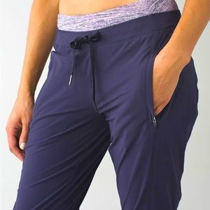 Lululemon Lined Runderful Pants Size 6 Black Grape/Space Dye Camo Tender Violet